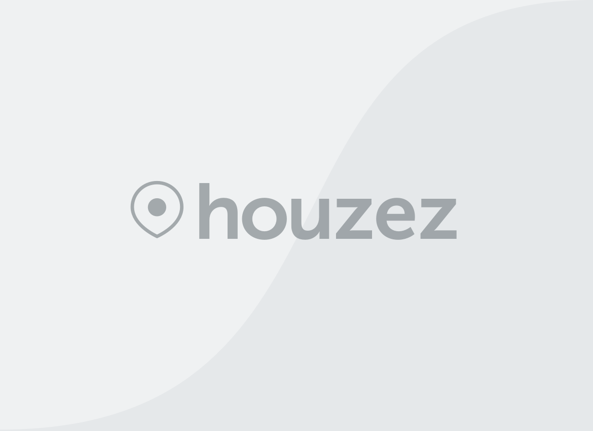 FAMILY HOME WITH POOL!